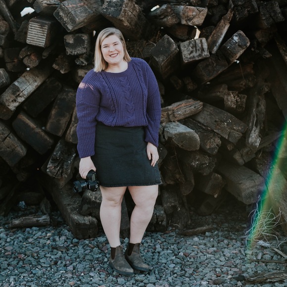 Meet your Posher, Camryn - Picture 2 of 2